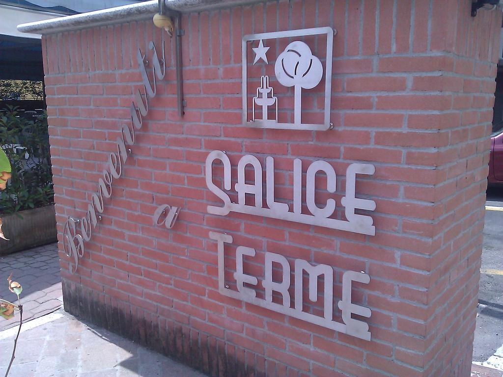 Bilocale Salice Terme Apartment ภายนอก รูปภาพ